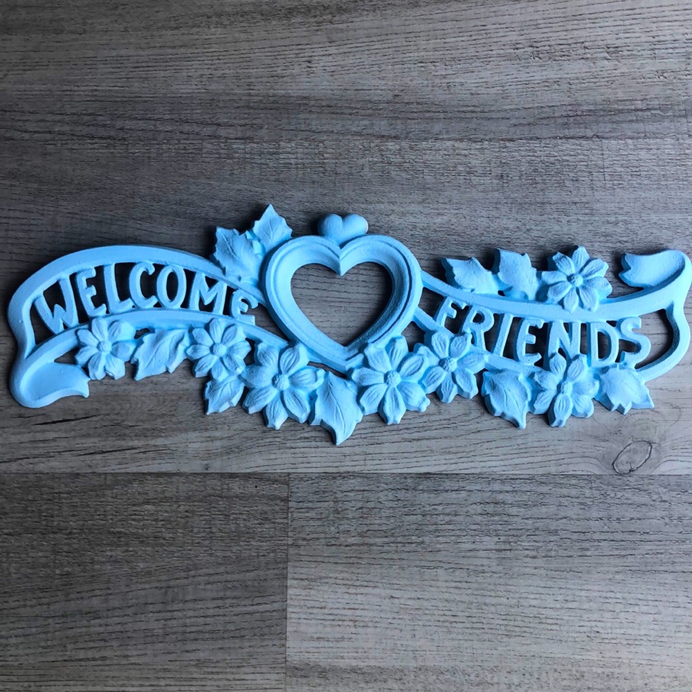 Vintage Country Blue Welcome Friends Floral Metal Wall Hanging plaque Decor